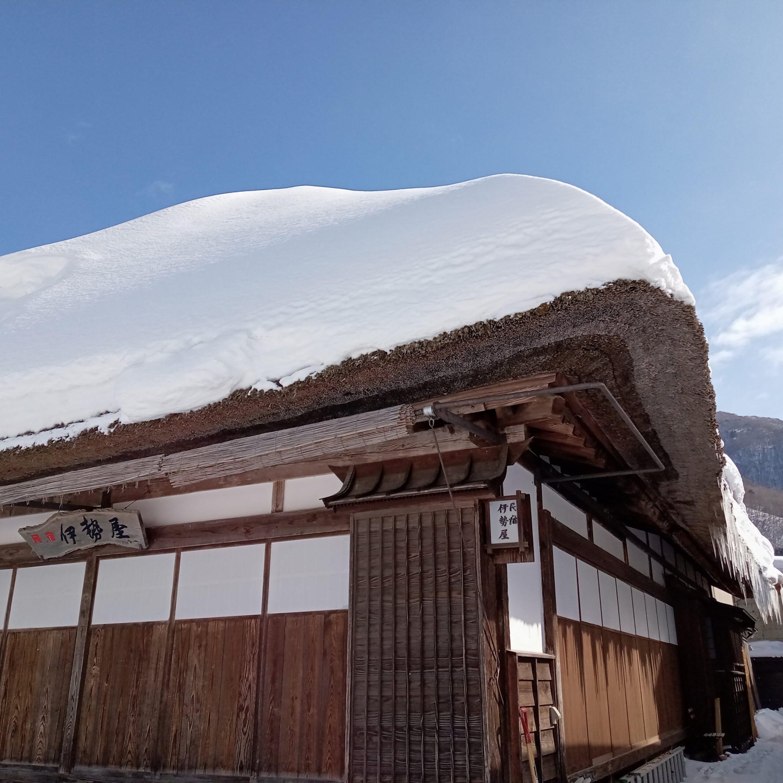 雪と屋根
